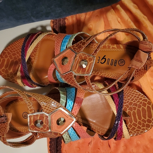 Sanders - Picture 2 of 2